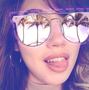 Meet your Posher, Esperanza